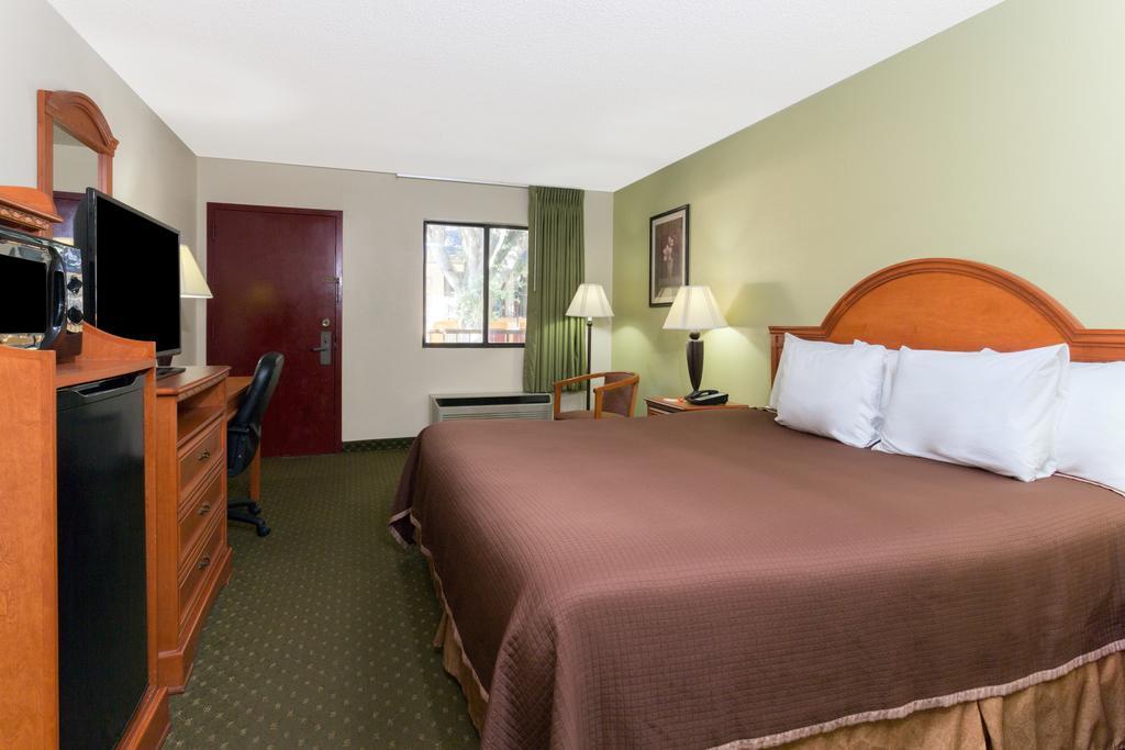 Howard Johnson By Wyndham Tallahassee Dış mekan fotoğraf